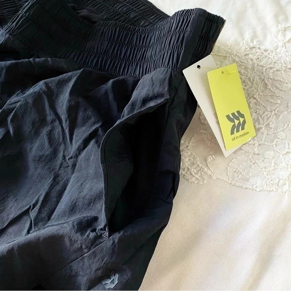 all in motion solid lined black crinkle  shorts - Picture 7 of 11